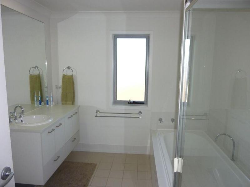 48 Moss Road, Wakerley QLD 4154