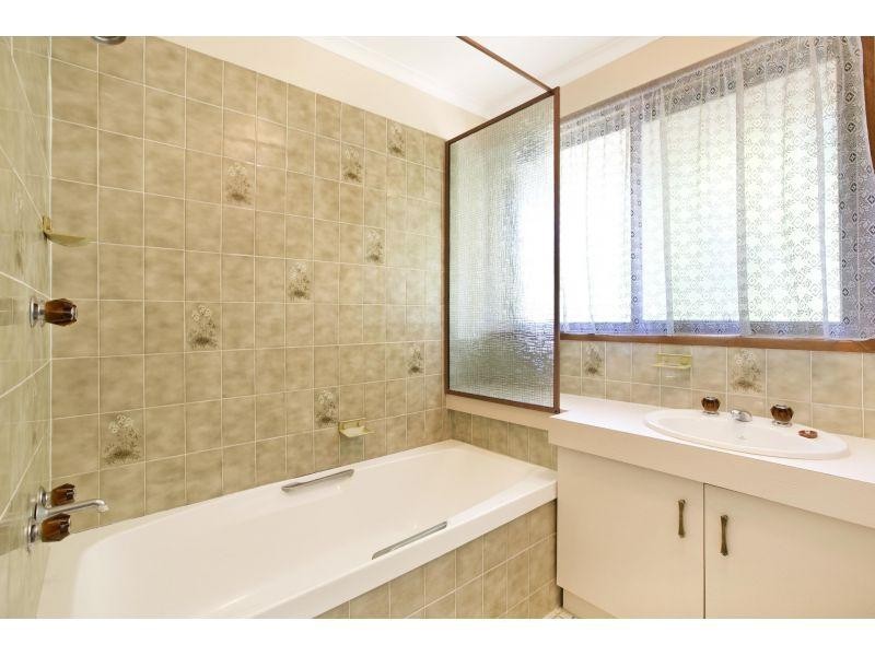 8 Rechner Street, Belmont QLD 4153