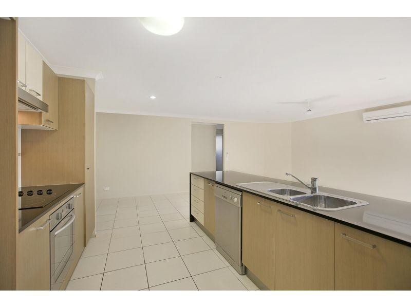 11 Lachlan Drive, Wakerley QLD 4154