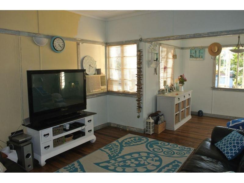 42 Pansy Street, Wynnum QLD 4178