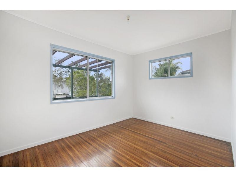 22 Clare Avenue, Wynnum West QLD 4178