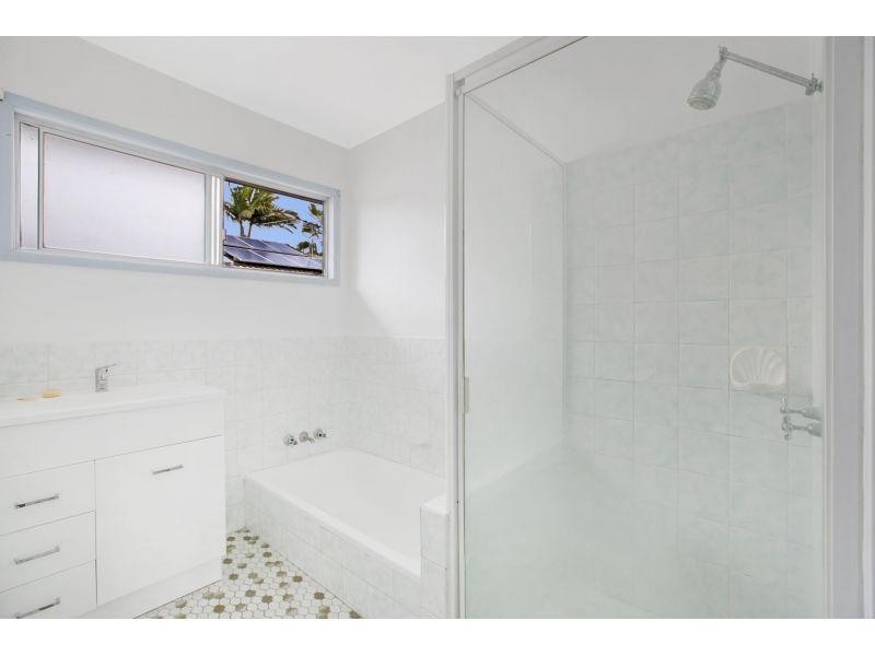 22 Clare Avenue, Wynnum West QLD 4178