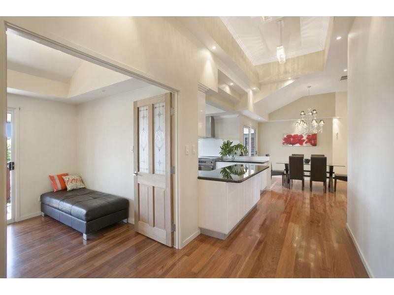 313 Wondall Rd, Wynnum West QLD 4178