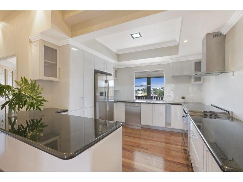 313 Wondall Rd, Wynnum West QLD 4178