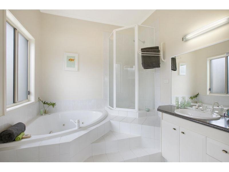 313 Wondall Rd, Wynnum West QLD 4178