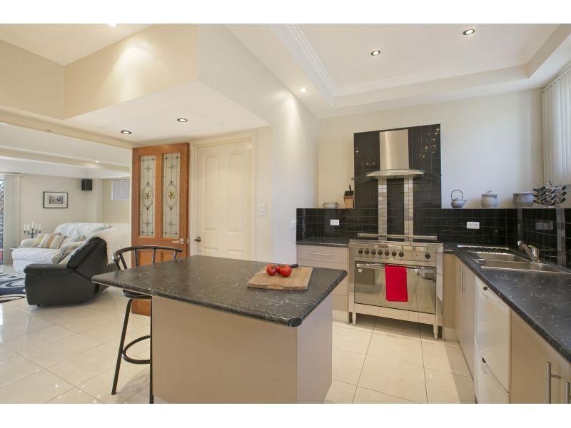 313 Wondall Rd, Wynnum West QLD 4178