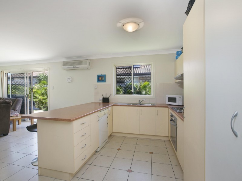 35 Wirra Circuit, Wynnum West QLD 4178