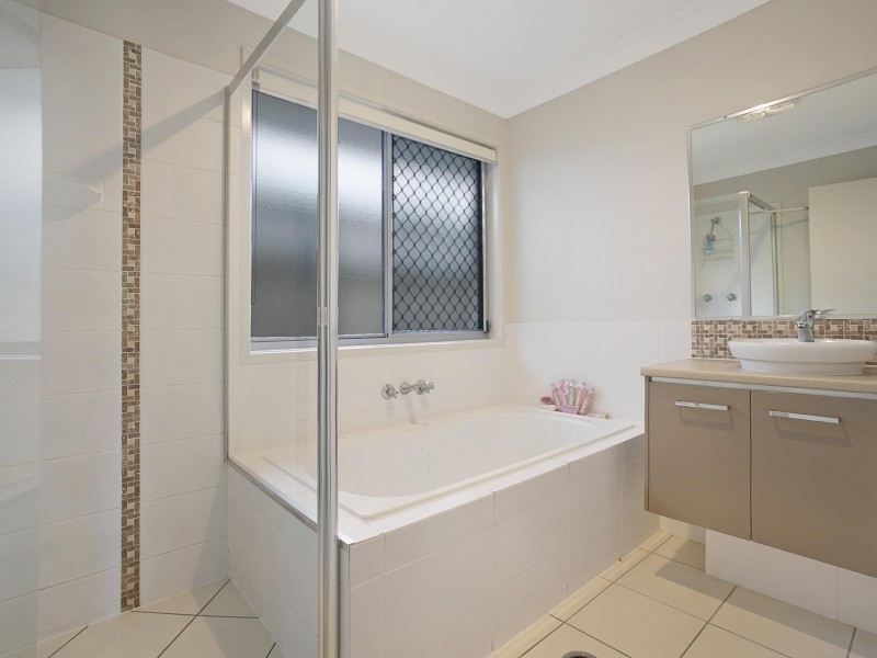 56 Rymera Crescent, Gumdale QLD 4154