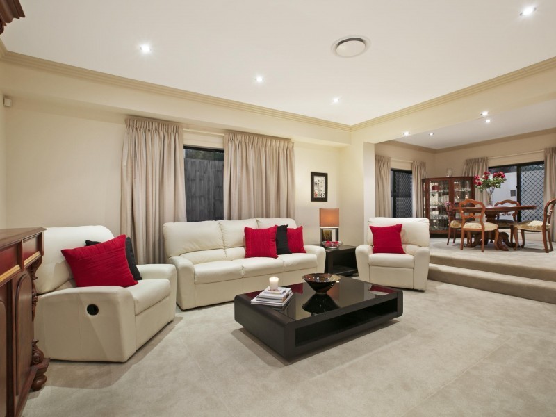 8 Lachlan Drive, Wakerley QLD 4154