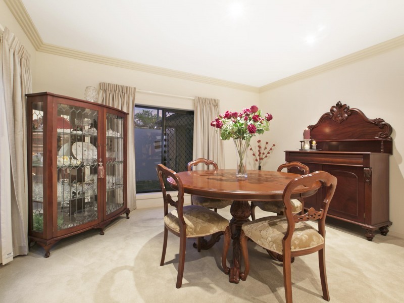 8 Lachlan Drive, Wakerley QLD 4154