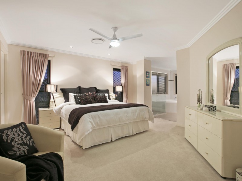 8 Lachlan Drive, Wakerley QLD 4154