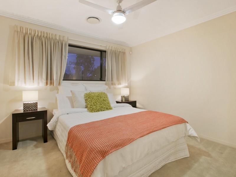 8 Lachlan Drive, Wakerley QLD 4154