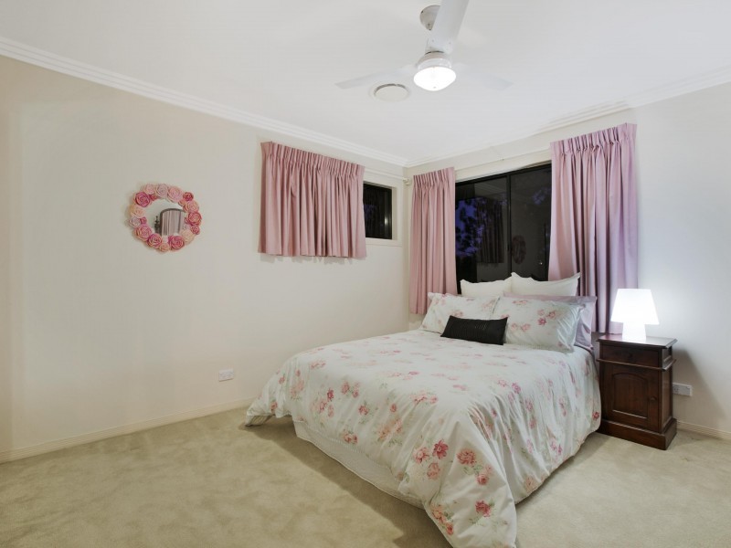 8 Lachlan Drive, Wakerley QLD 4154