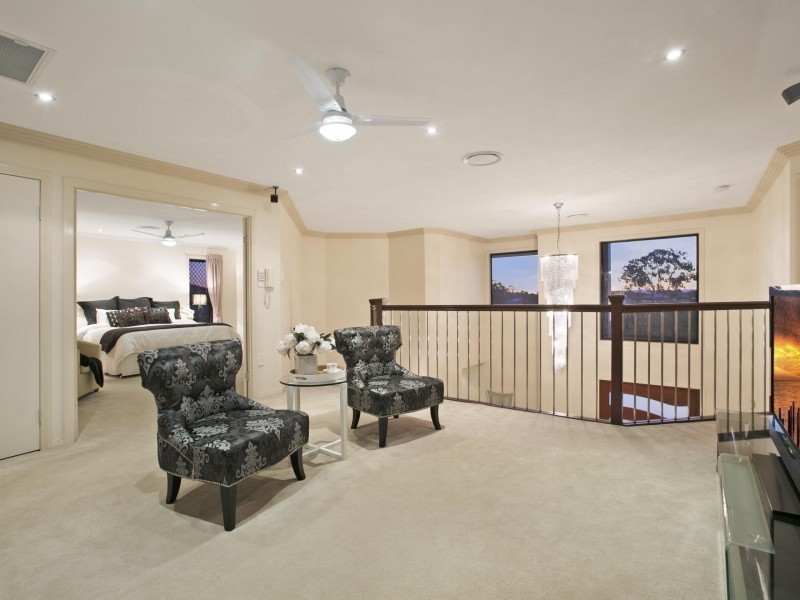 8 Lachlan Drive, Wakerley QLD 4154