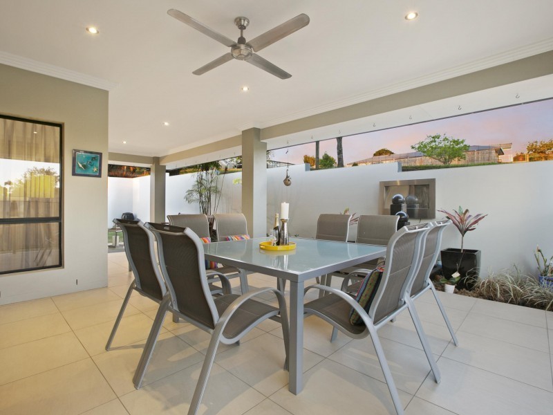 8 Lachlan Drive, Wakerley QLD 4154