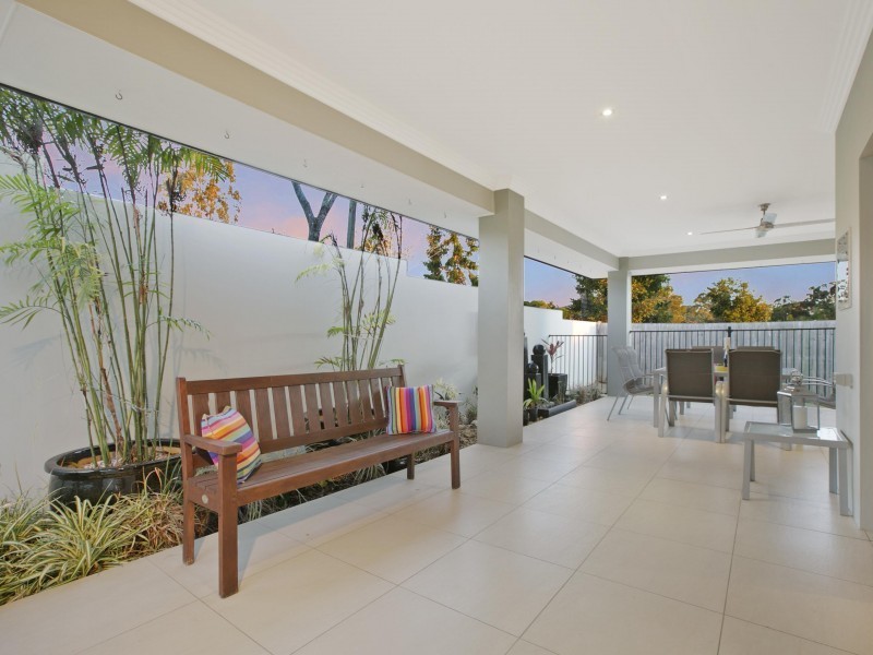 8 Lachlan Drive, Wakerley QLD 4154