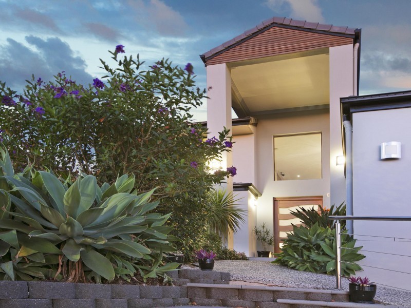 8 Lachlan Drive, Wakerley QLD 4154