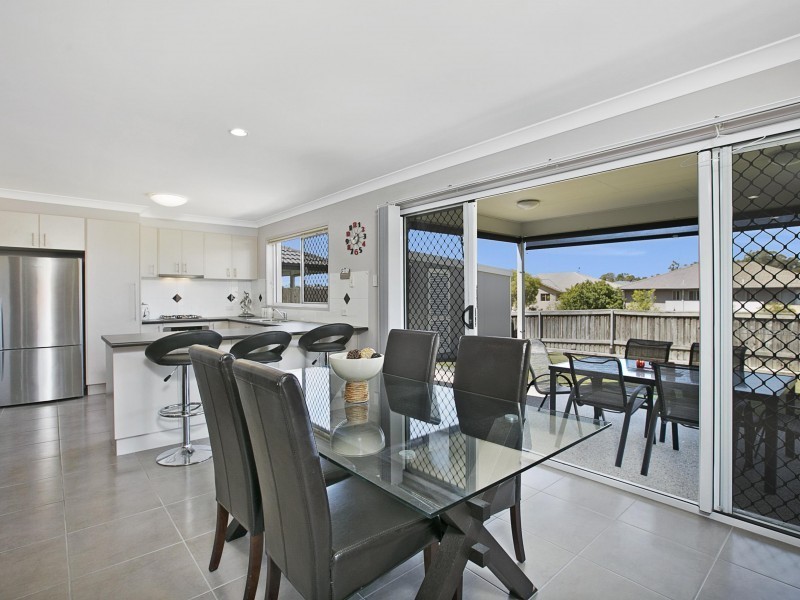 122 Lexey Crescent, Wakerley QLD 4154