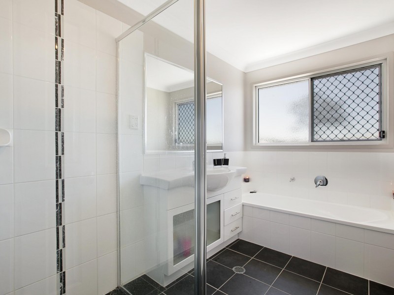 122 Lexey Crescent, Wakerley QLD 4154