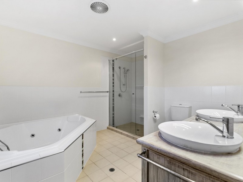 43 Thorne Road, Birkdale QLD 4159