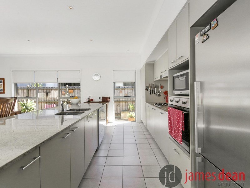 48 Brook Street, Wakerley QLD 4154