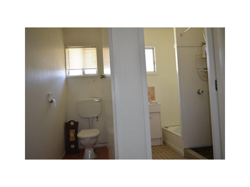 6 Goondool Street, Kooringal QLD 4025