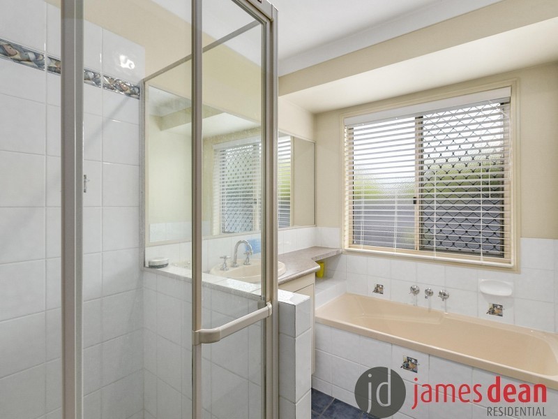 8 Oakwood Court, Hemmant QLD 4174