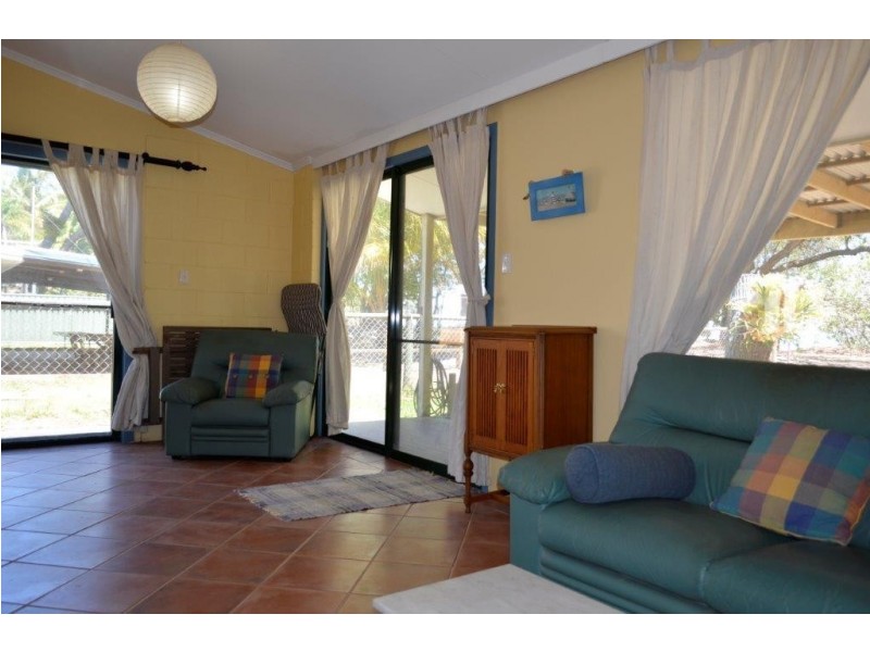 61 Kooringal Esplanade, Kooringal QLD 4025