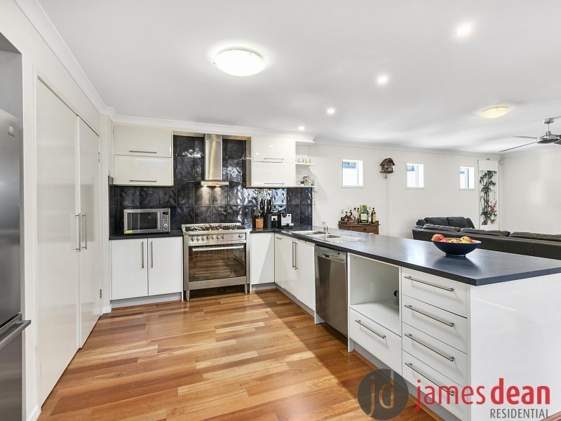 33 Ian Street, Lota QLD 4179