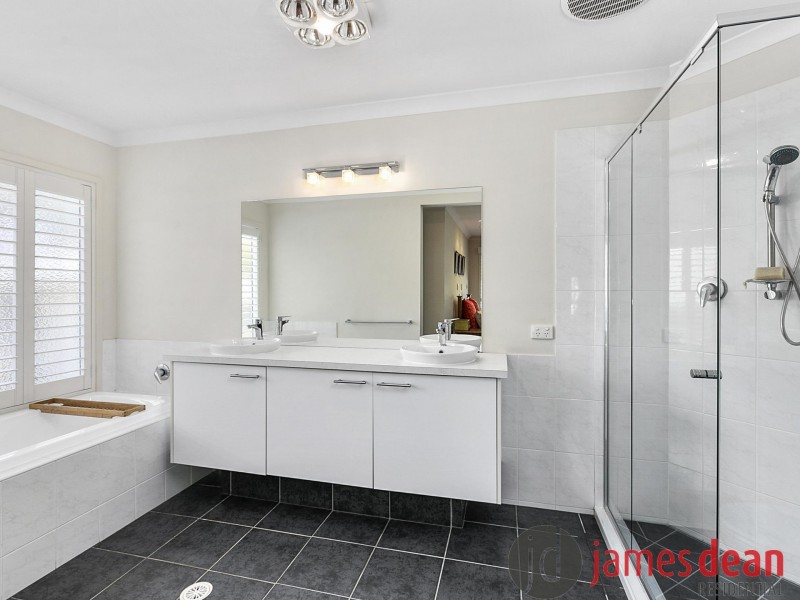 33 Ian Street, Lota QLD 4179