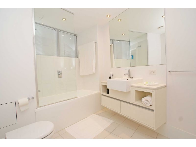 30 Macrossan Street, Brisbane QLD 4000
