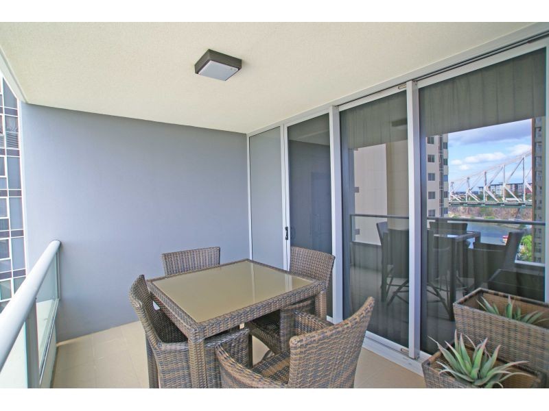 30 Macrossan Street, Brisbane QLD 4000