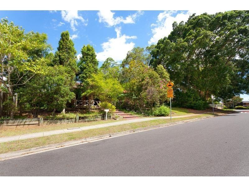 6 Bridgnorth St, Carindale QLD 4152