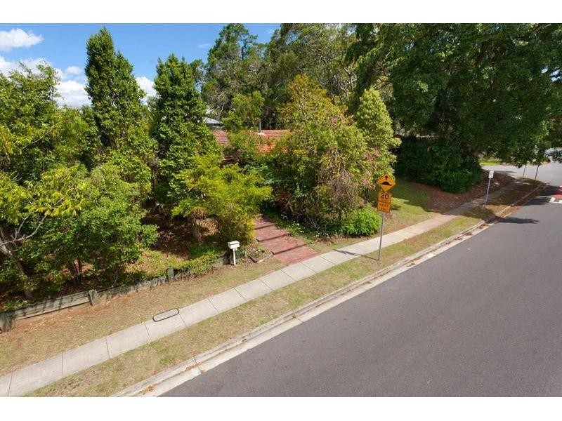 6 Bridgnorth St, Carindale QLD 4152
