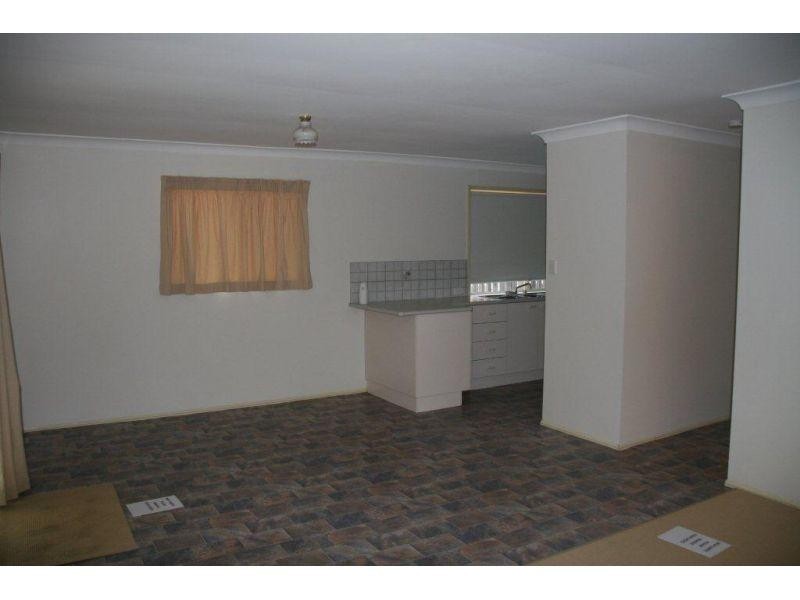 16 Beaufront St, Forest Lake QLD 4078