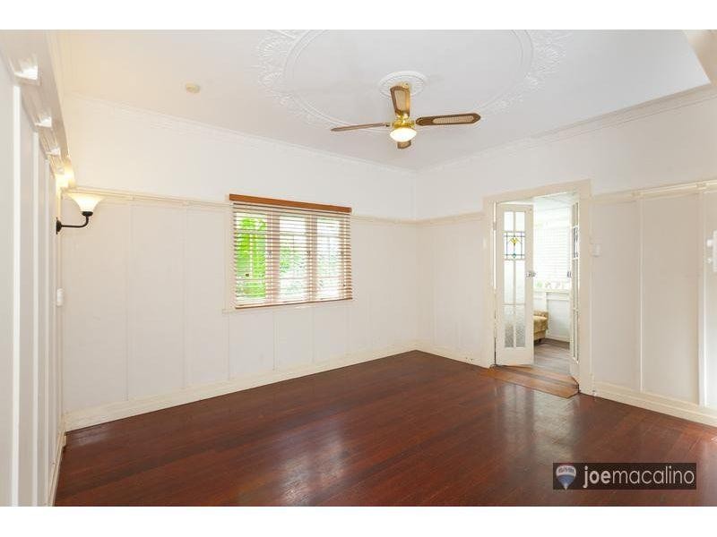 29 Tenth Ave, Windsor QLD 4030