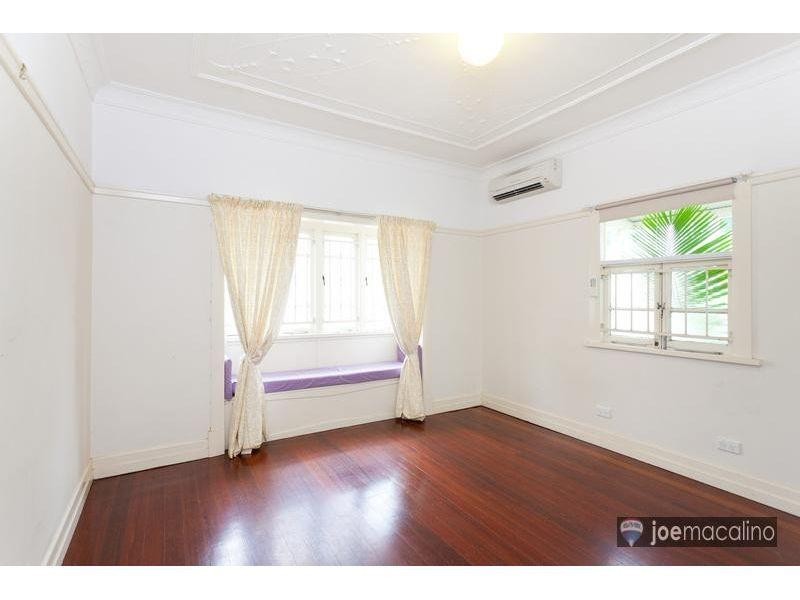 29 Tenth Ave, Windsor QLD 4030