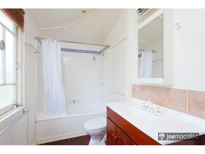 29 Tenth Ave, Windsor QLD 4030