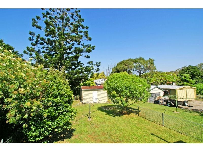 29 Tenth Ave, Windsor QLD 4030
