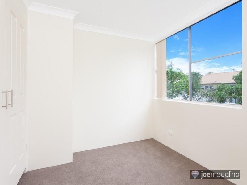 15 Aberleigh Road, Herston QLD 4006