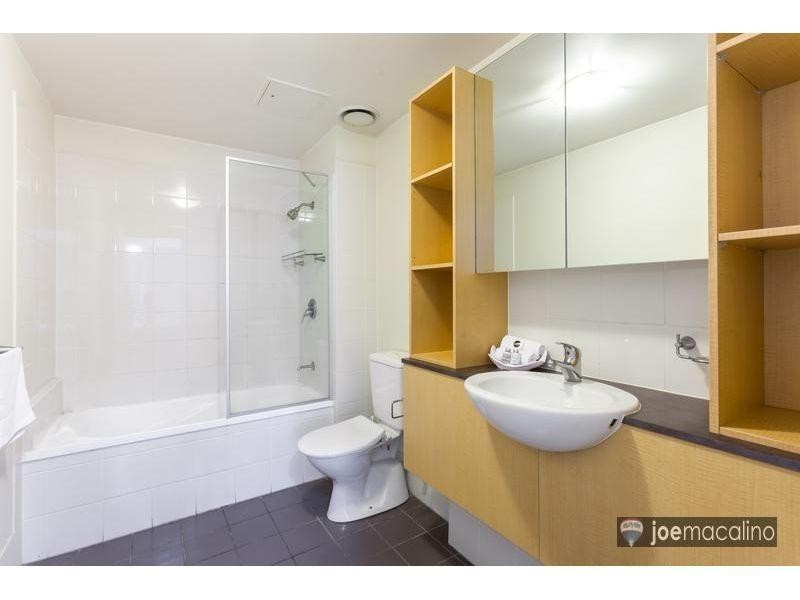 2 Berwick, Fortitude Valley QLD 4006