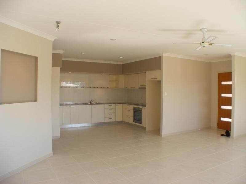 2 Chairmans Close, Jones Hill QLD 4570