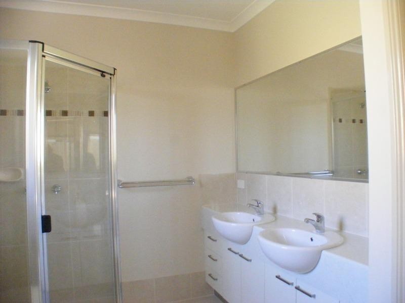 2 Chairmans Close, Jones Hill QLD 4570