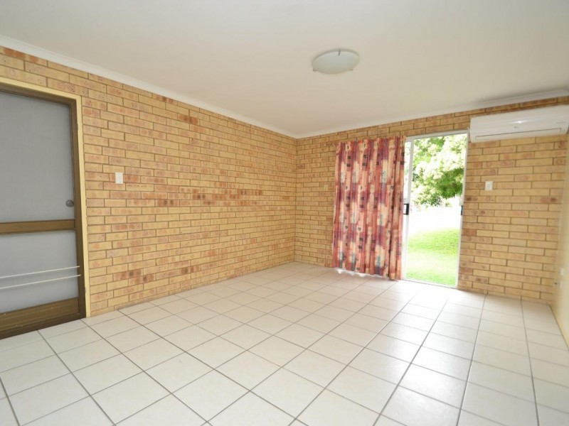 2/8 Furness Road, Southside QLD 4570