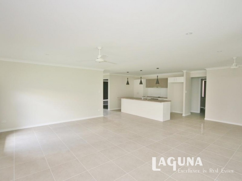 8 Parkview Close, Southside QLD 4570