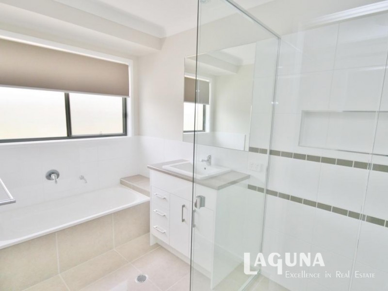 8 Parkview Close, Southside QLD 4570