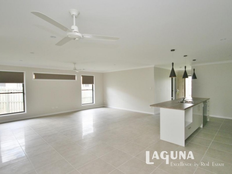 8 Parkview Close, Southside QLD 4570