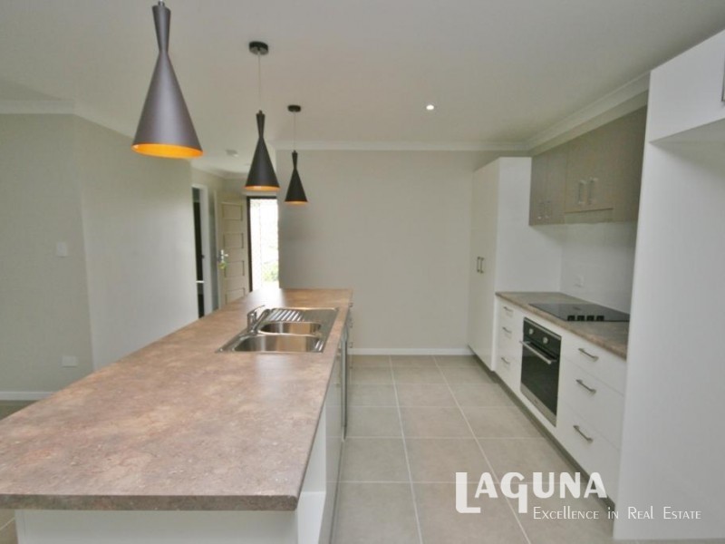 8 Parkview Close, Southside QLD 4570