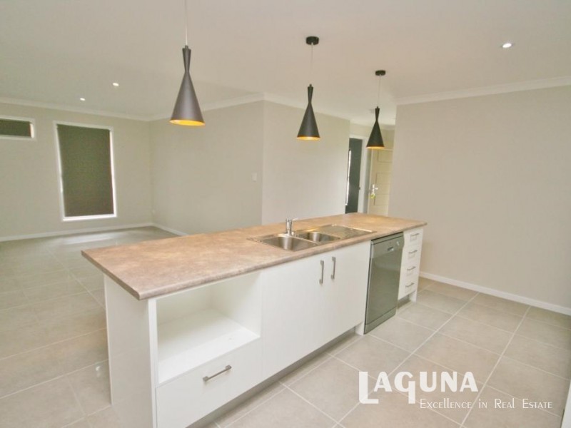 8 Parkview Close, Southside QLD 4570