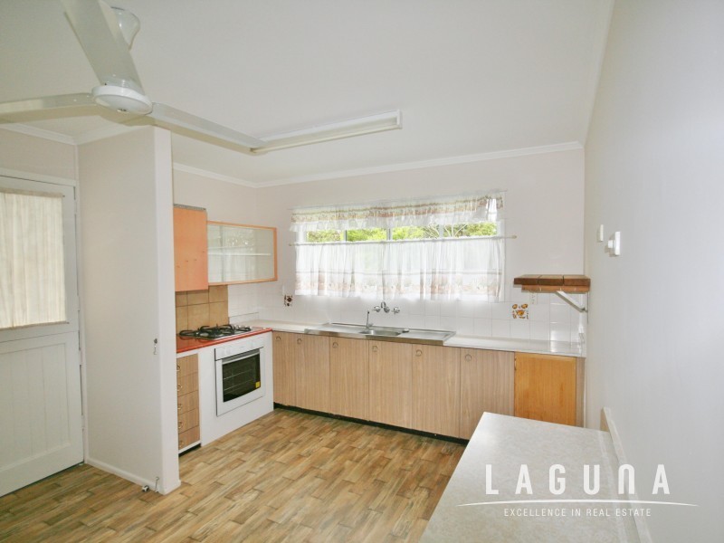 6 James Street, Southside QLD 4570